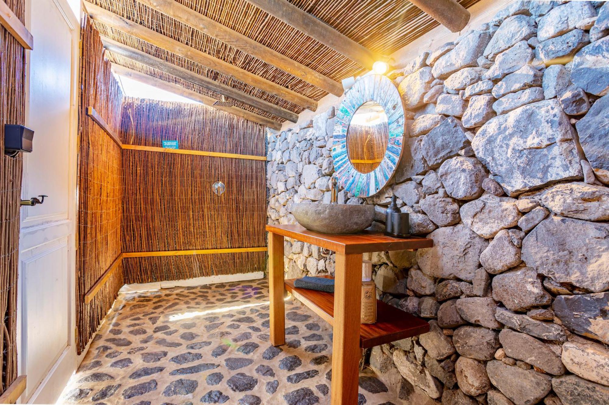 Finca De Arrieta Village - Yurts And Stone Cottages - Shared Pool - Walking Distance To Arrieta Beach - Eco Friendly Tabayesco Luaran gambar