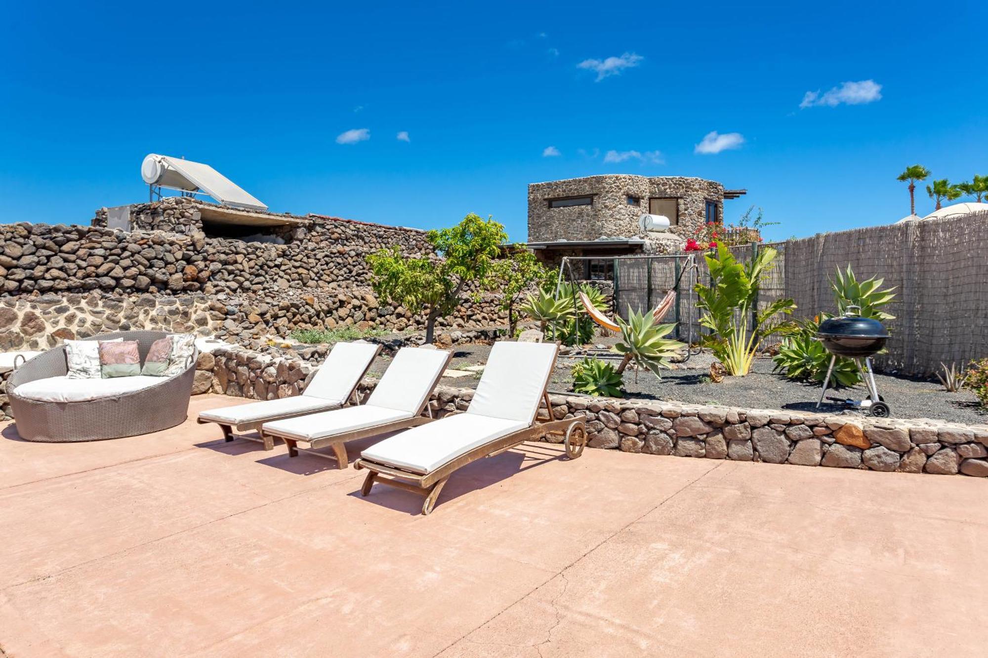 Finca De Arrieta Village - Yurts And Stone Cottages - Shared Pool - Walking Distance To Arrieta Beach - Off Grid Tabayesco Luaran gambar