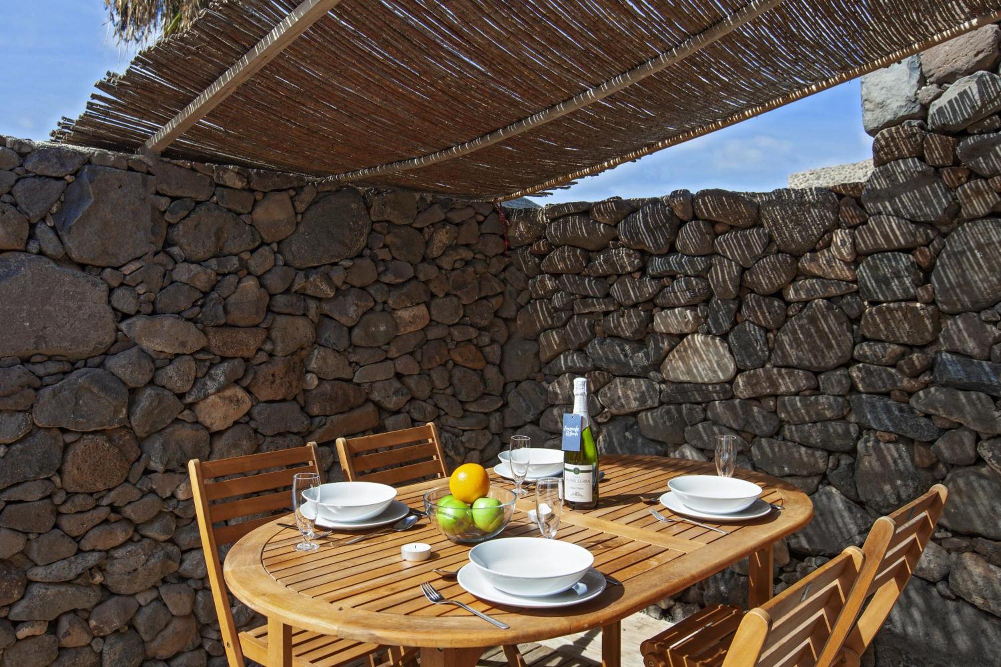 Finca De Arrieta Village - Yurts And Stone Cottages - Shared Pool - Walking Distance To Arrieta Beach - Eco Friendly Tabayesco Bilik gambar
